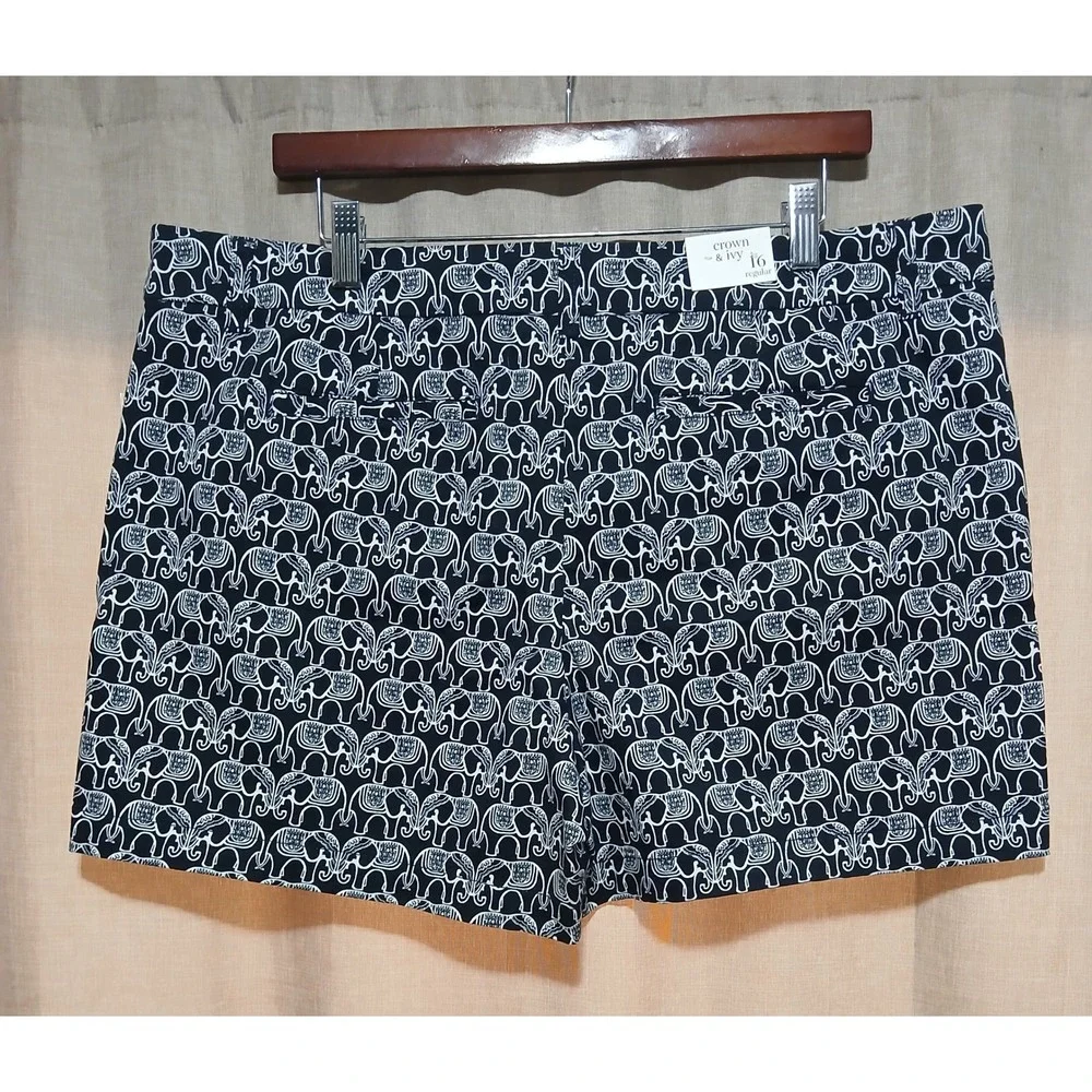 Crown & Ivy Navy White Elephant Print Shorts Womens 16 Essentials Preppy Summer